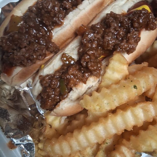 2 Hot Dog Chips Soda.